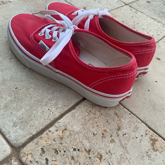 Red Van Authentic - Picture 2 of 11